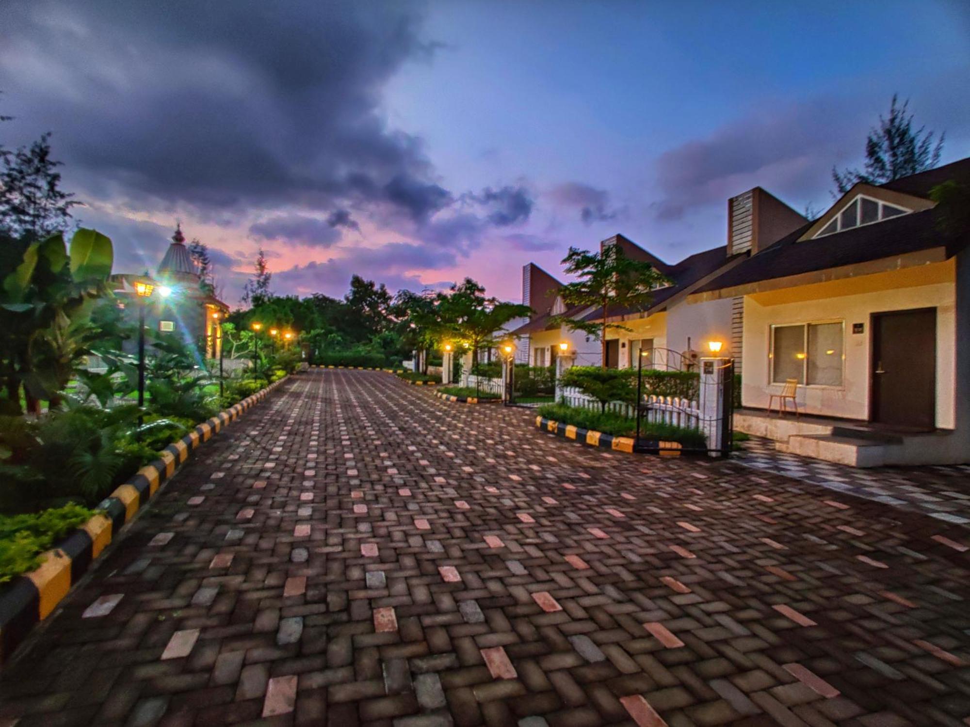 Pushpam Sanskruti Resort Karjat - A Pure Veg Resort Dhamni Zewnętrze zdjęcie